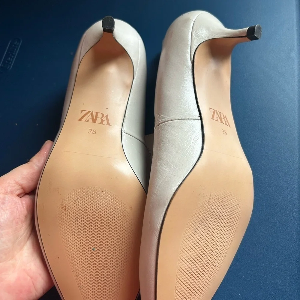 Zara Women's Beige Pointed Toe Shoes